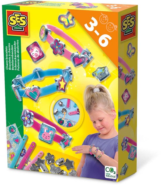 SES - Bedelarmbanden - sieraden maken - 3 armbanden - armbandjes maken meisjes - inclusief 18 bedels en glitter stickers - speelgoed 3 jaar