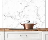 Spatscherm Keuken - Kookplaat Achterwand - Spatwand Fornuis - 120x80 cm - Marmer print - Wit - Grijs - Luxe - Marmerlook - Structuur - Aluminium - Wanddecoratie - Muurbeschermer - Hittebestendig - Spatwand