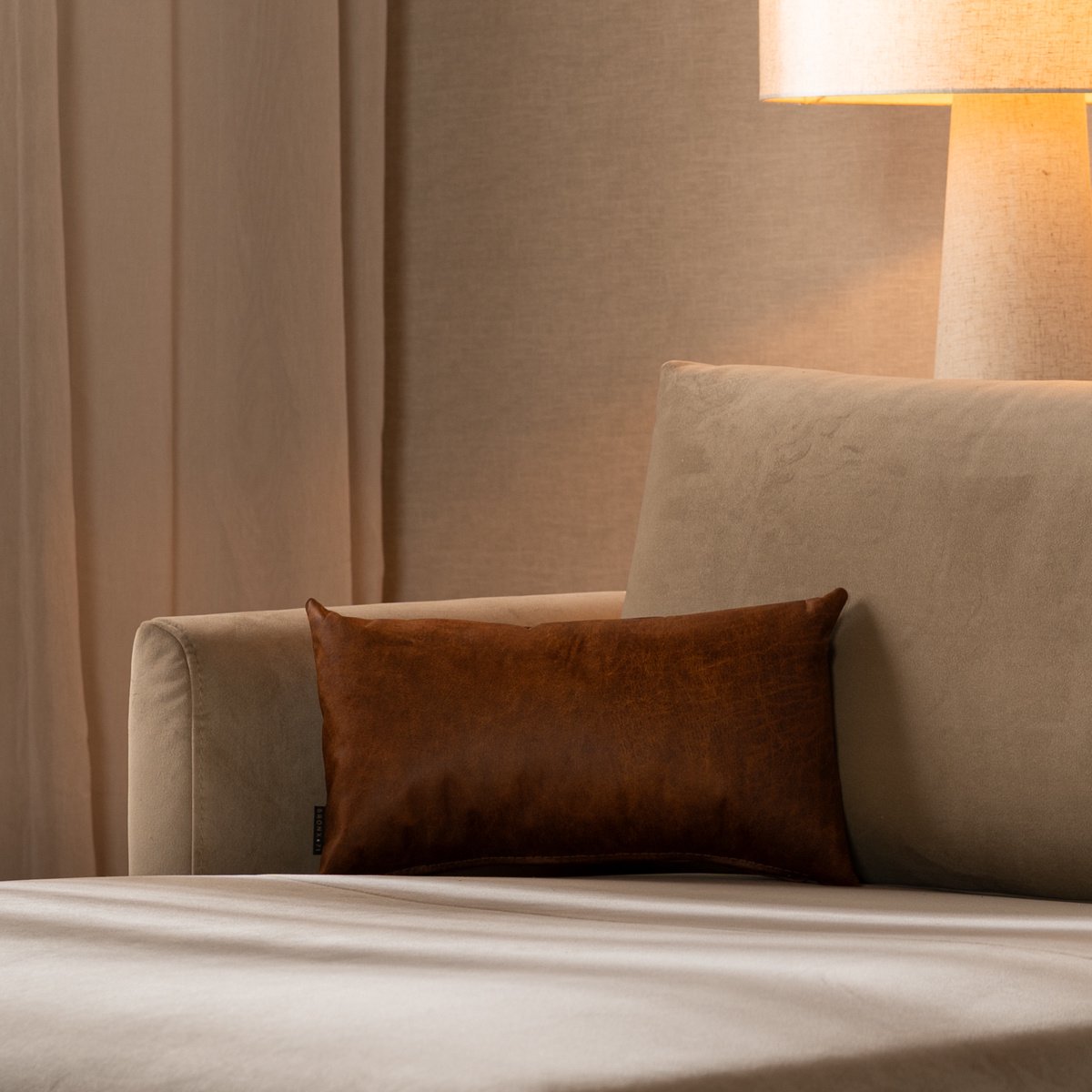 Bronx71 Sierkussen Kyla eco-leer cognac 25 x 45 cm