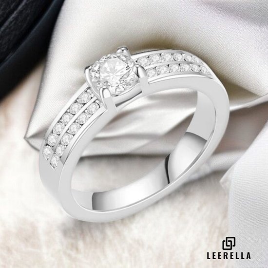 Leerella Zilverkleurig Luxe Design RVS Verlovingsring met Strass 7/17,4mm - Elegant Design voor Elke Gelegenheid