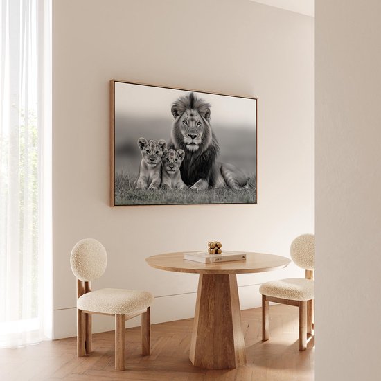 FineArtia - Majestueuze leeuw met welpen - Canvas Schilderij - 150 x 100 cm - Woonkamer Decoratie - Grijs;Zwart - Slaapkamer Schilderij - Wanddecoratie