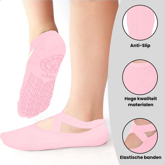 Roze no-show sokken op een voet, met gekruiste bandjes en antislip zool. Kwaliteit en elastische banden.