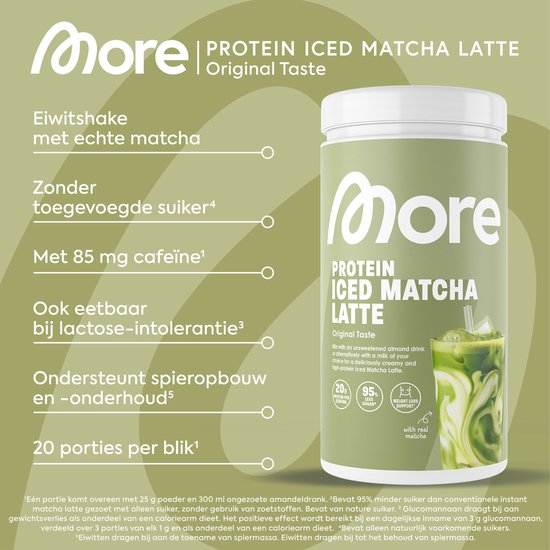 Groene pot met MORE Protein Iced Matcha Latte, Original Taste, met een glas ijskoude matcha latte.