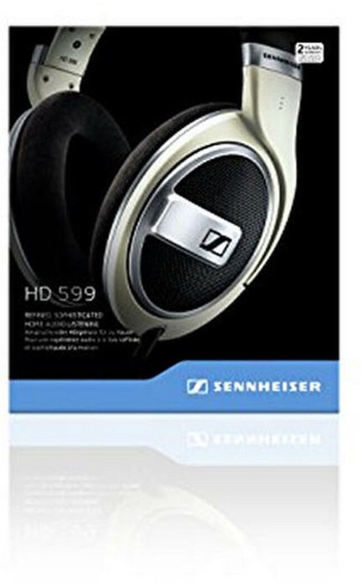 Verpakking van de Sennheiser HD 599 koptelefoon, crème met bruine accenten.