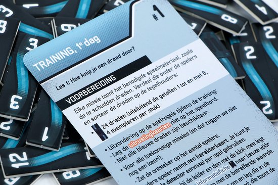 999 Games - Bomb Busters - Coöperatief Bordspel - Winnaar Spiel des Jahres 2025/Speelgoed van het jaar 2025 en de Gouden Ludo!- Werk samen en maak de bom onschadelijk - Tik tak, tik tak...