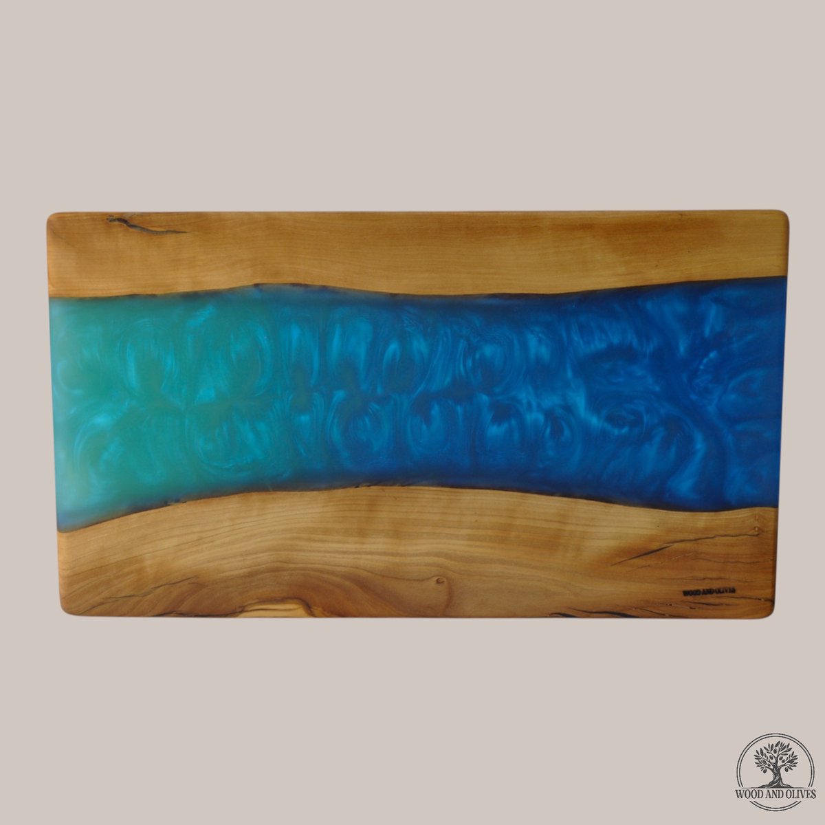 Wood and Olives - Olijfhouten Borrelplank met Epoxy - Turquoise-Blauw - Handgemaakt - 23x40 cm