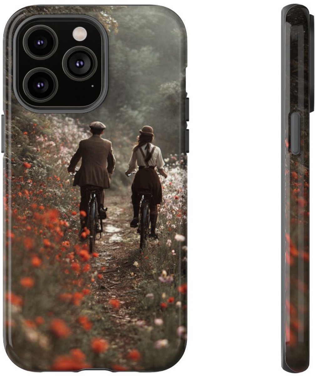 Fietsend Stelletje op Bloemenpad – Telefoonhoesje Geschikt voor iPhone 14 Pro Max
