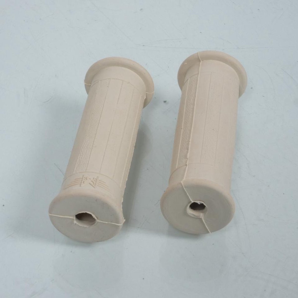 Paire de poignée beige 100mm RSM pour mobylette MBK 50 AV3 Neuf