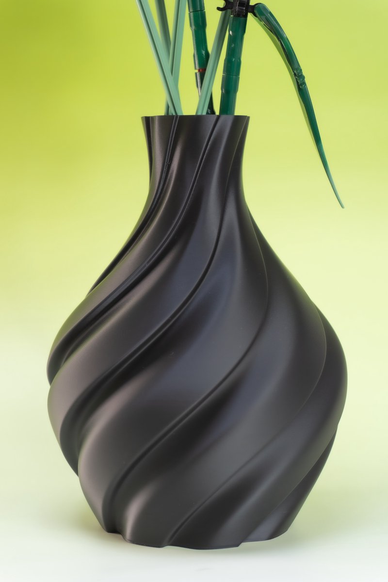 Swish moderne vaas met bloemen houder - Zwart - Maerc Design