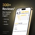 Een smartphone toont klantrecensies, met een beoordeling van 4,5 sterren en commentaar over extra lengte, stevigheid en kwaliteit.
