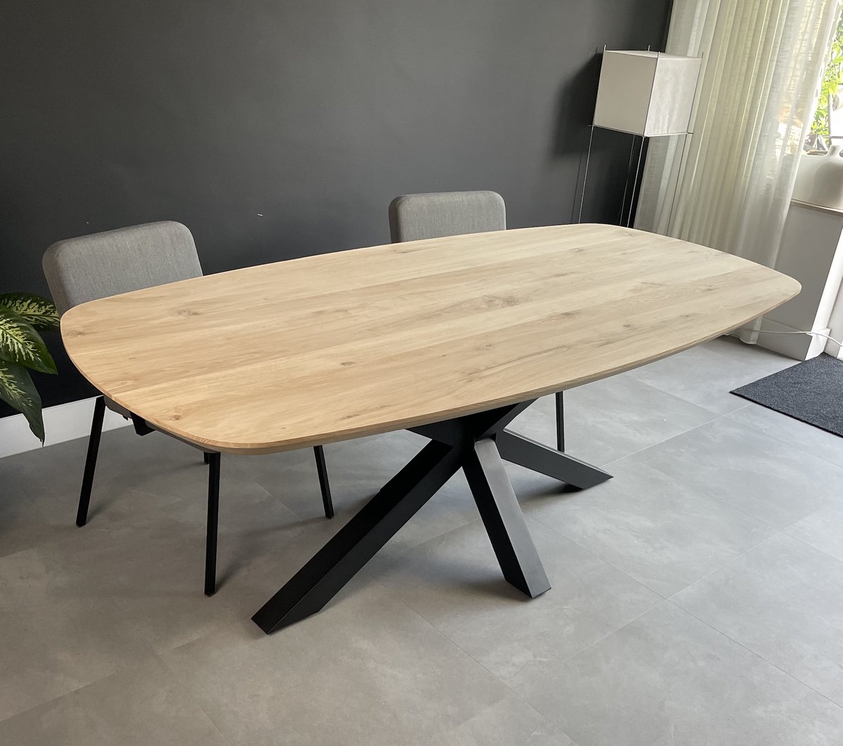 Blackwood - Deens Ovale Eettafel - Puur Massief Eiken - Behandeld - 220x110 centimeter - Stalen Matrix Poot