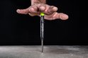 Hand die een Pica-Dry markeerstift vasthoudt.