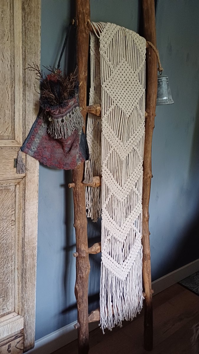 Tafelloper macramé 230 cm lang totaal
