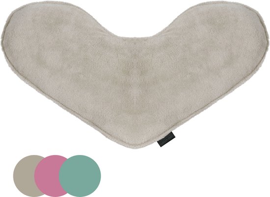 Beige hartvormig verzwaringskussen met pluizige textuur. Verkrijgbaar in beige, roze en mintgroen.