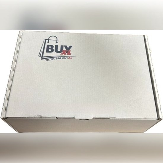 Gesloten kartonnen verzenddoos van BUYXL met logo, op een witte achtergrond.