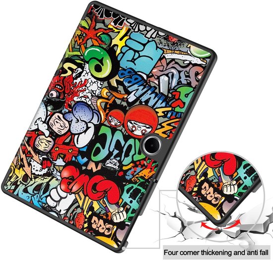 Zwarte tablethoes met graffiti print, met details van verstevigde hoeken.