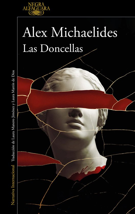 Livre "Las Doncellas" d'Alex Michaelides. Statue blanche de femme, bandeau rouge sur les yeux et taches de sang.