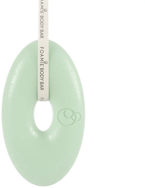 Lichtgroene, ovale Foamie body bar met een uitsparing en een ophanglus met het Foamie logo en de tekst "FOAMIE BODY BAR".