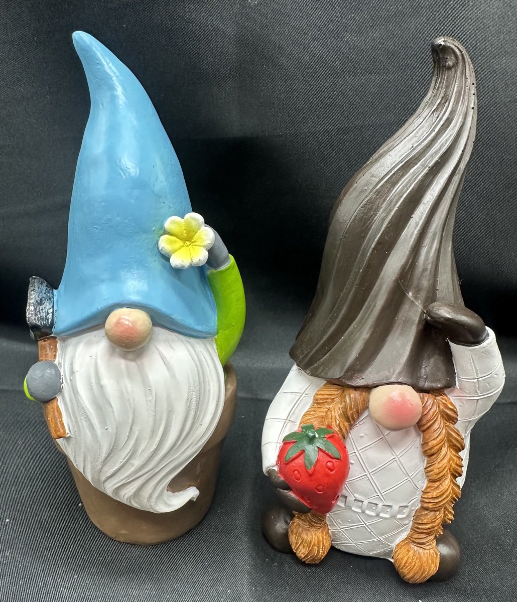 Polyresin tropische (tuin) kabouters " Kabouter in bloempot met blauwe muts en Kabouter met zwart ijsje muts en aardbei " - Set van 2 stuks - meerkleurig - Hoogte 13 x 8 x 6 cm - Woonaccessoires - Tuinaccessoires - Tuindecoratie