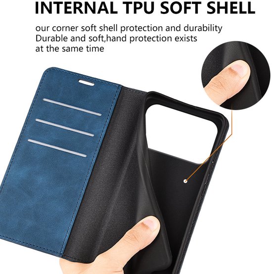 Blauw telefoonhoesje met vakjes voor pasjes, geopend met detail van de TPU-binnenkant.