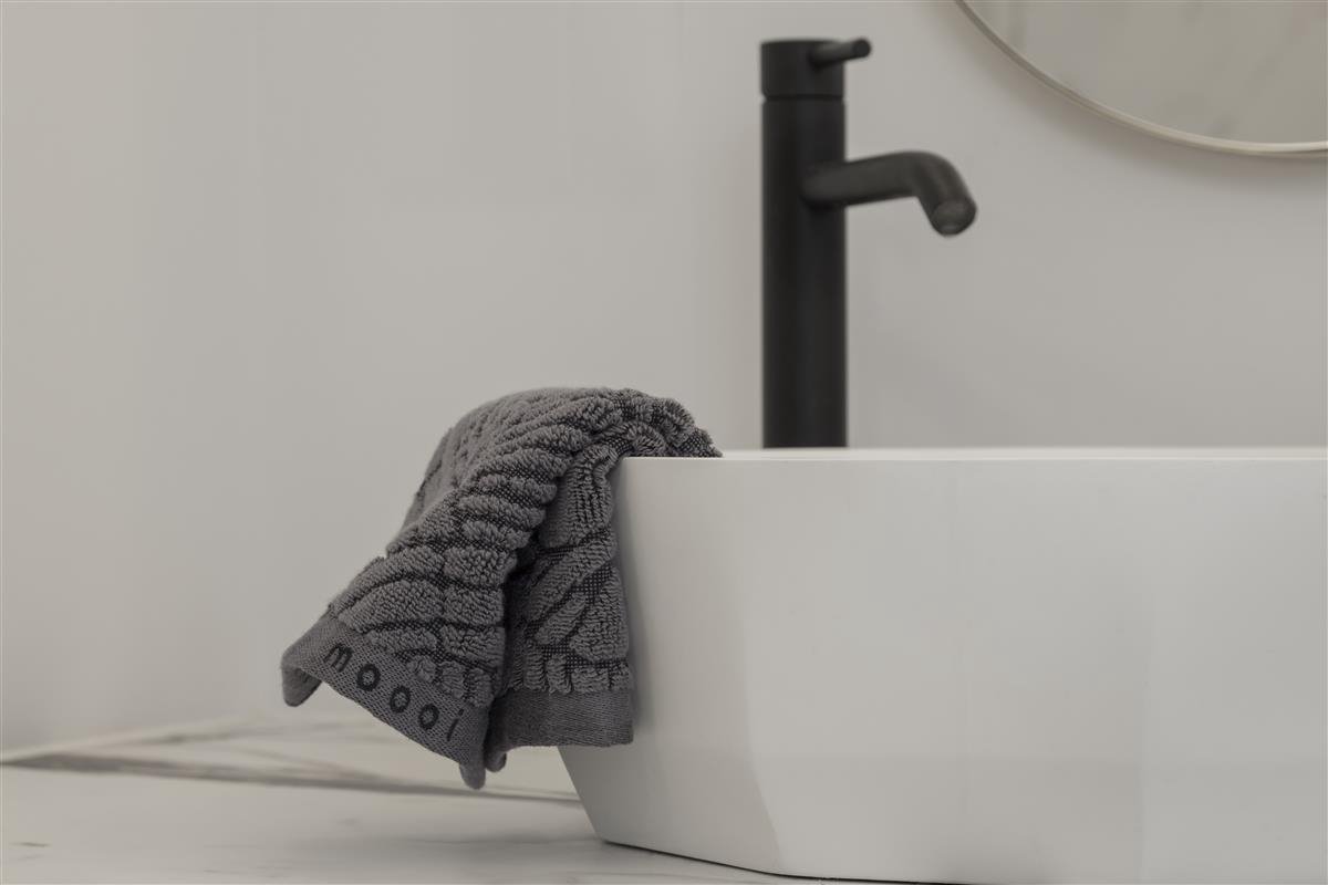 MOOOI Dodo Pavone - Douchehanddoek - Raven - 55x100 / 22x40 Inch cm