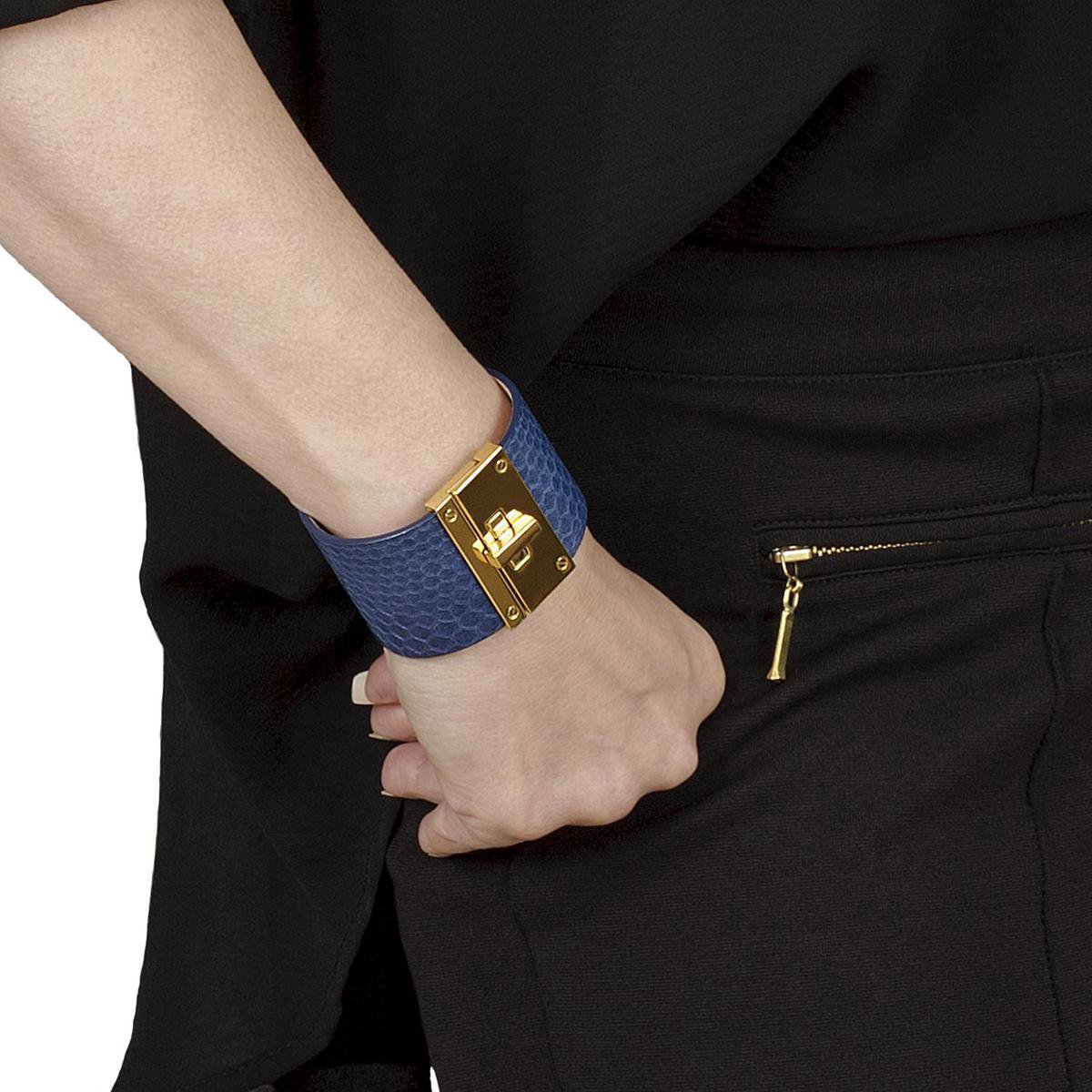 NEW SALE van 88,00 EUR afgeprijsd, BELUCIA dames armband SK-03 kalfsleer shiny blauw, goudkleurig, maat 16,8 cm
