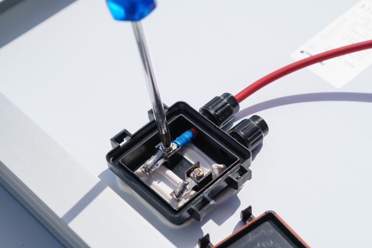 Câble électrique Cabur solaire unipolaire noir 1 x 4 mm² vendu au mètre
