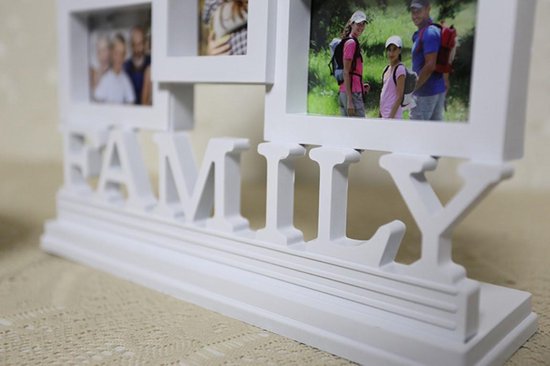 Cadre photo - pour les photos de famille. Avec des lettres FAMILY comme  base et un... | bol