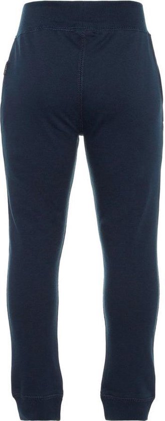 Achterkant van een navy joggingbroek met steekzakken.