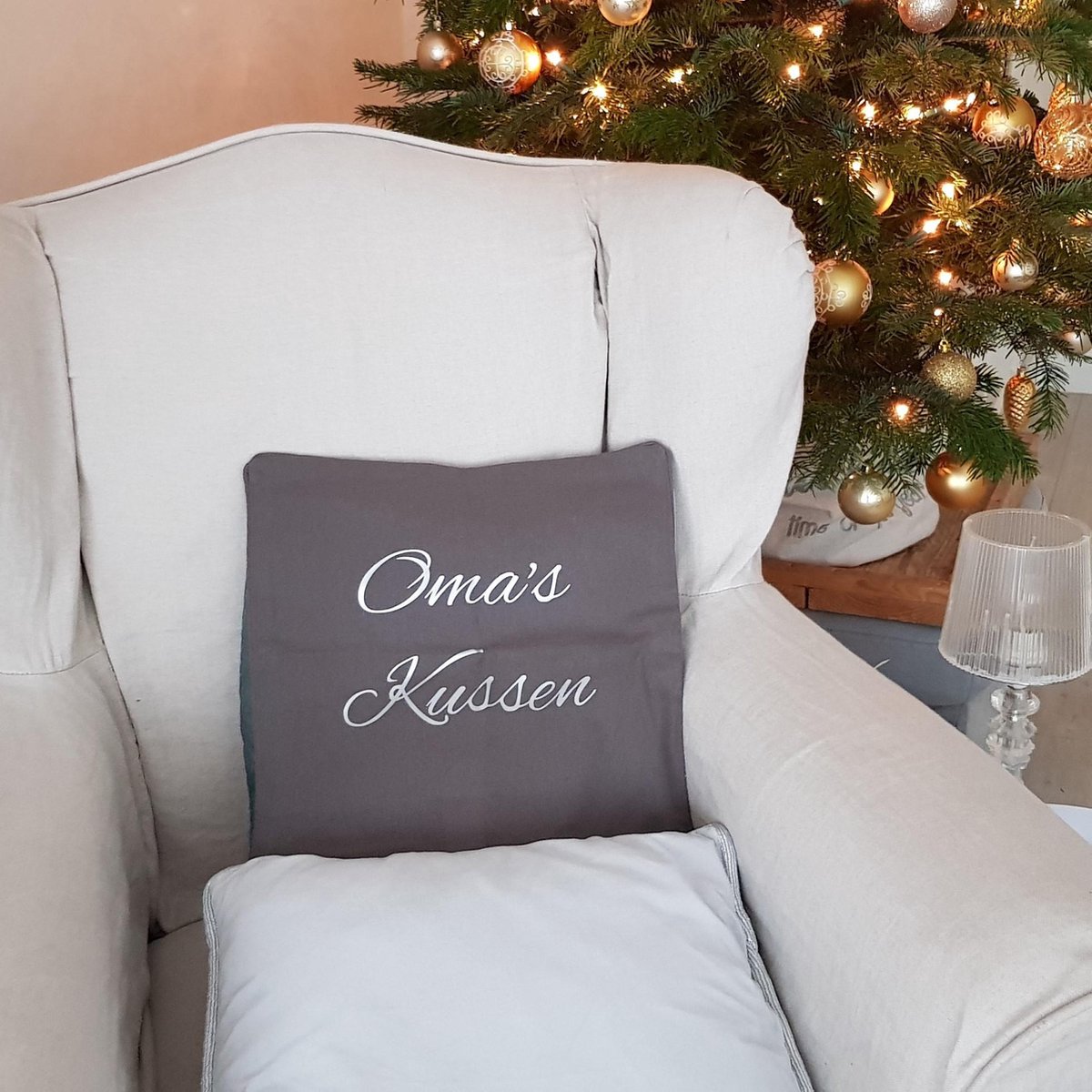 Kussenhoes Kussen met tekst bedrukt cadeau oma | oma’s kussen grijs met opdruk zilver| 50x50 cm | Moederdag verjaardag vrouw mama moeder