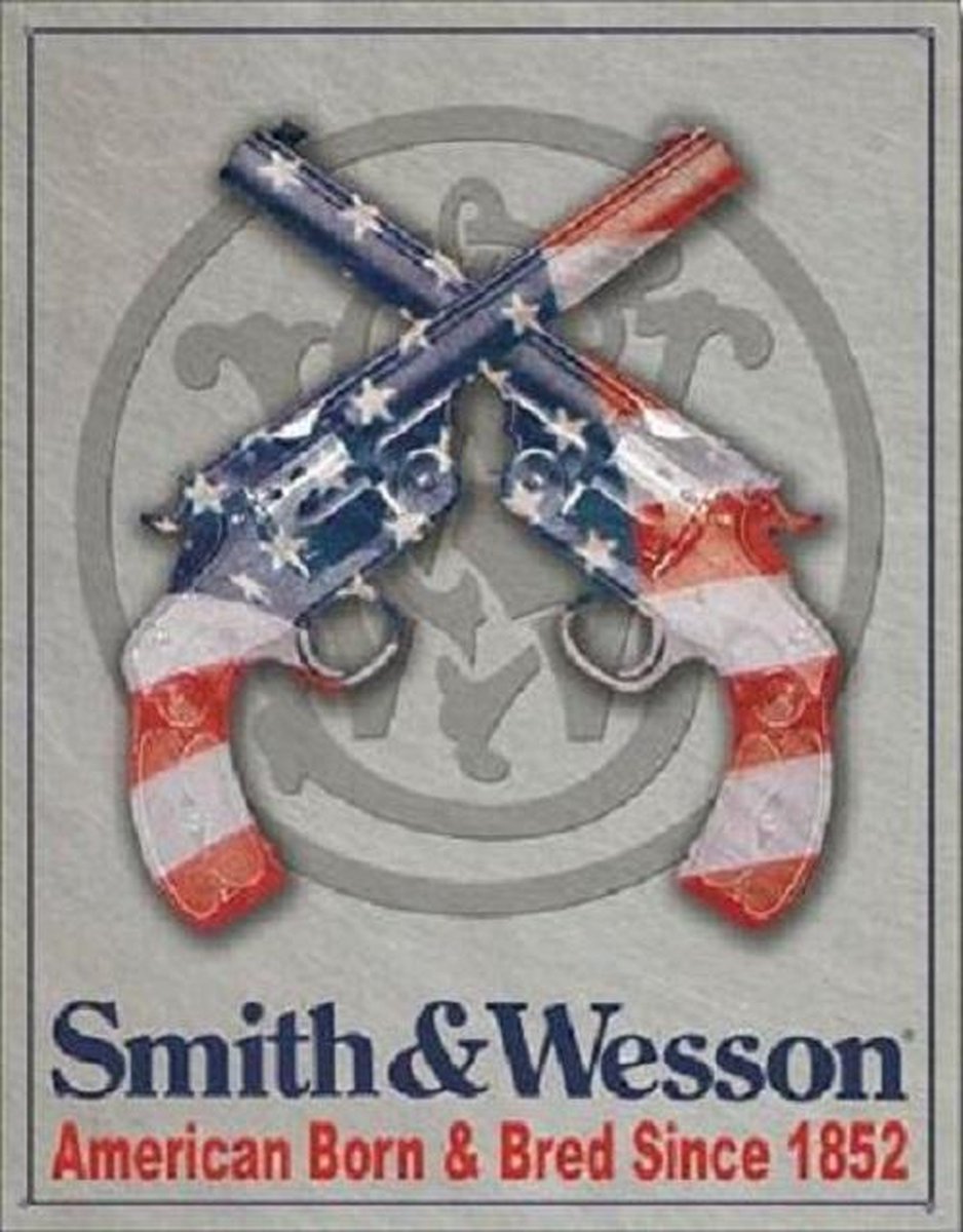 Smith & Wesson American Born. Metalen wandbord 31,5 x 40,5 cm.