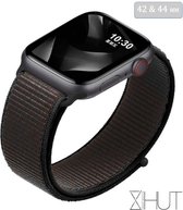 Nylon loopbandje in de kleur zwart geschikt voor Apple Watch series 1, 2, 3, 4 en 5 in maat 42/44mm.