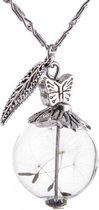 Fashionidea - Mooie zilverkleurige ketting met glazenhanger met paardenbloempluisjes en vlinder.
