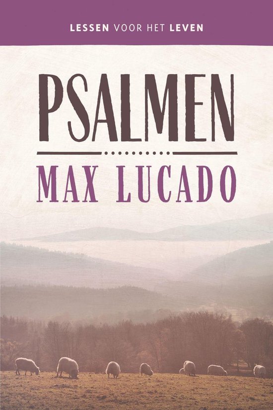 Boekomslag 'Lessen voor het leven - Psalmen' van Max Lucado. Tekst 'Psalmen' en 'Max Lucado' op een achtergrond van een mistig landschap met schapen.