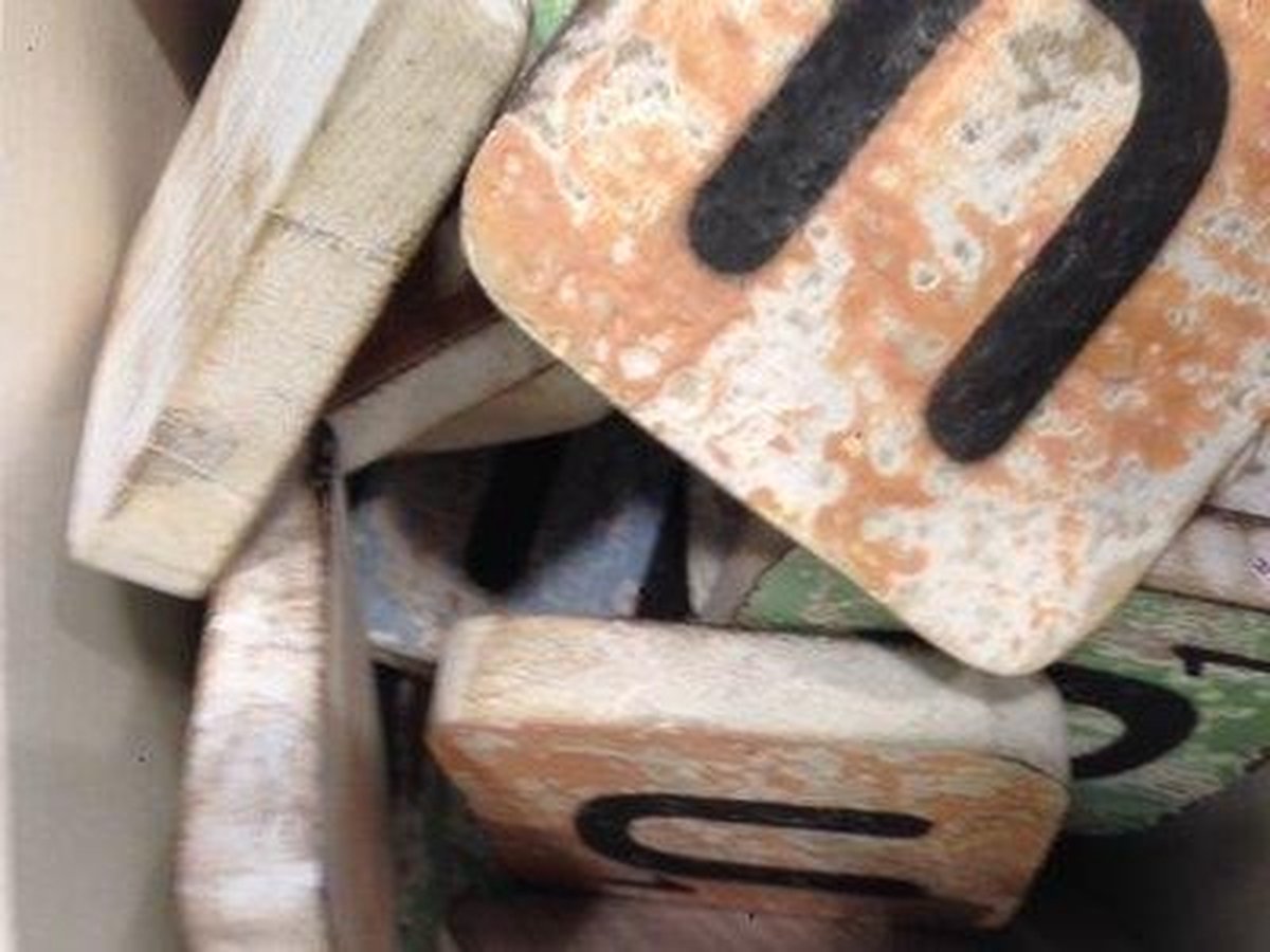 houten letters & tekens Scrabble Letter U