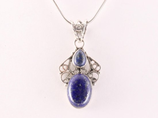 Opengewerkte zilveren hanger met lapis lazuli aan ketting