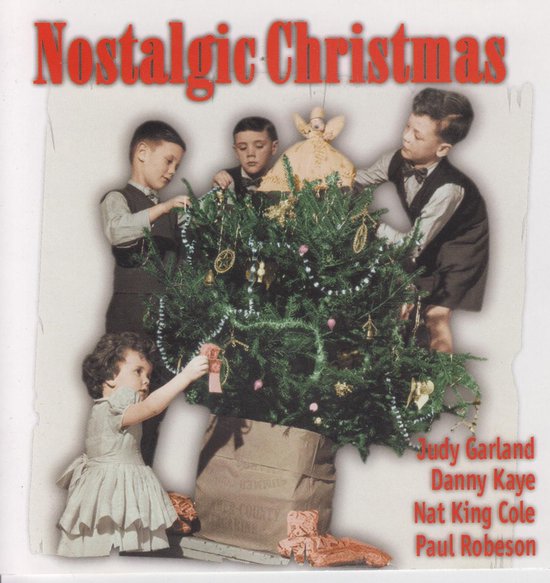 Vier kinderen versieren een kerstboom met ballen en slingers. Titel "Nostalgic Christmas".