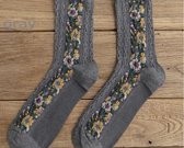 grijze sokken met bloem motief