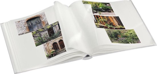Open grijs fotoboekalbum met diverse foto's van stenen gebouwen en tuinen.