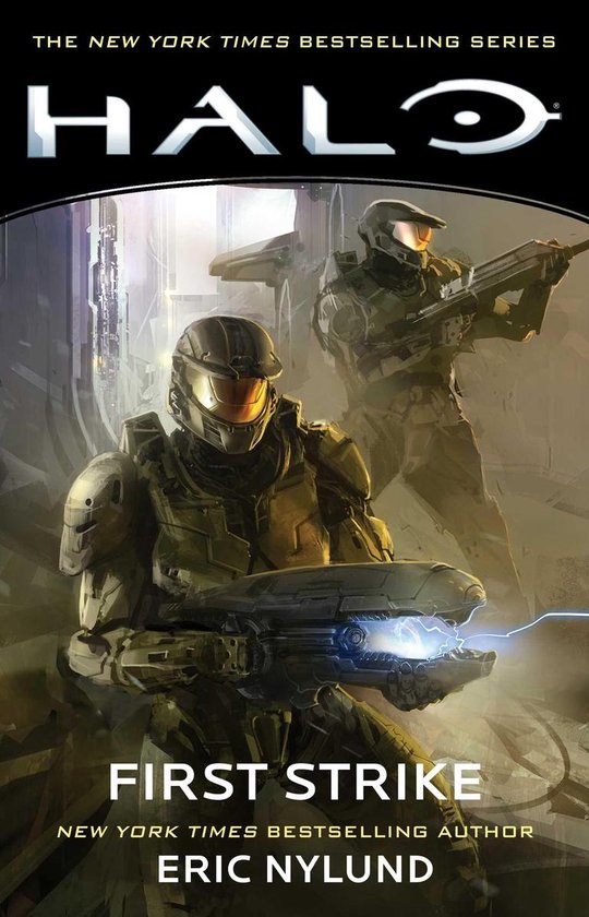 Boekomslag van Halo: First Strike met twee soldaten in groene pantser en helmen die wapens vasthouden met een futuristische stad op de achtergrond.