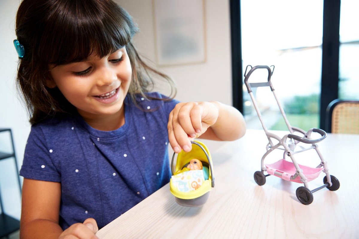 Barbie Babysitter Skipper Gele Wandelwagen Bol Com