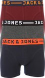 Drie boxershorts van Jack & Jones: donkerrood, grijs gemêleerd en donkerblauw. Allen met logoband.