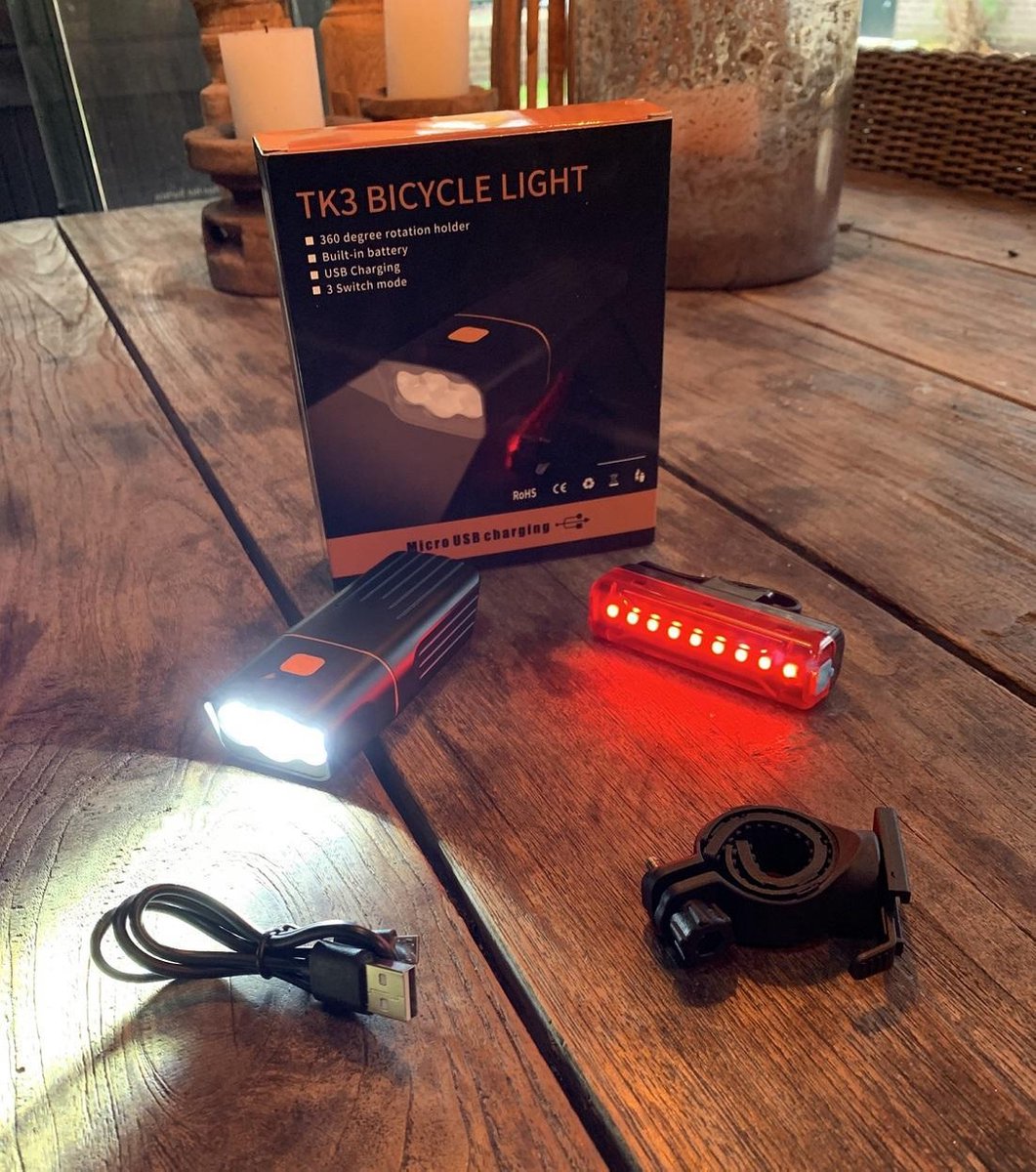 Fietslamp voorlicht + achterlicht set- sterke batterij- led- usb oplaadbaar- 1500 L- accu powerbank