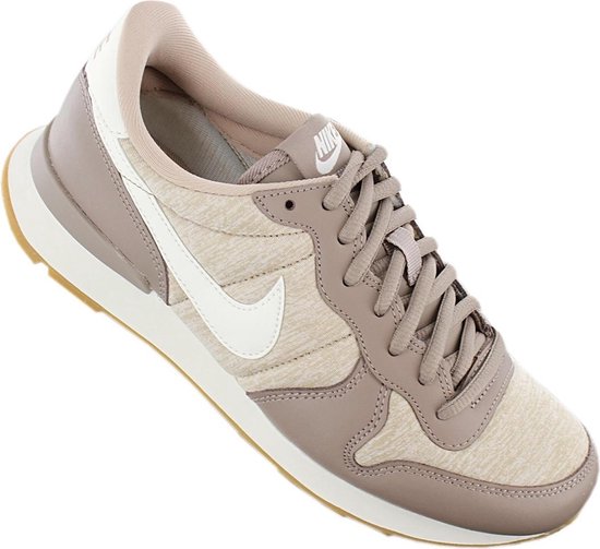 Nike internationalist 40 online