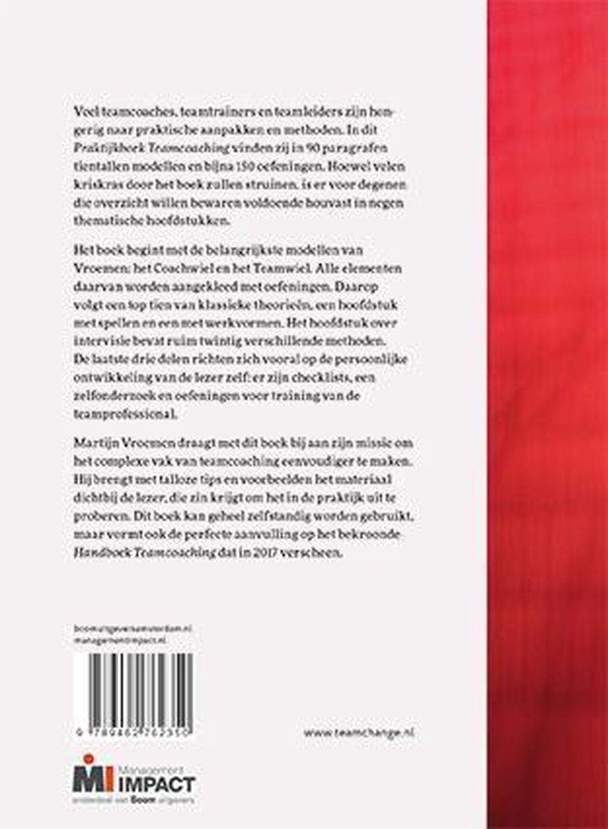 Boek met rode achtergrond en de tekst "Praktijkboek teamcoaching". Titel en ondertitel zichtbaar.
