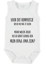 Baby Rompertje met tekst 'Voor dit rompertje ben ik nu nog te klein, maar wil je straks als ik groot genoeg  ben mijn opa en oma zijn?' | mouwloos l | wit zwart | maat 50/56 | cade