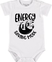 Baby Rompertje met tekst 'Energy saving mode, sloth' | Korte mouw l | wit zwart | maat 62/68 | cadeau | Kraamcadeau | Kraamkado