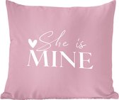 Sierkussens - Kussentjes Woonkamer - 50x50 cm - Trouwen - 'She is mine' - Spreuken - Quotes