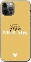 Geschikt voor iPhone 12 Pro hoesje - 'Future Mr & Mrs' - Trouwen - Spreuken - Quotes - Siliconen Telefoonhoesje