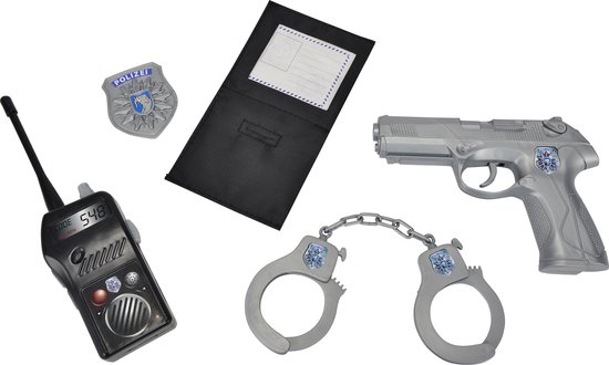 Politie speelgoedset uitgestald: portofoon, handboeien, pistool, schild en identiteitskaart.